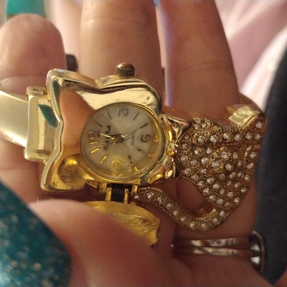 Peck & Peck Ladies Glitzy Cat Watch - Picture 3 of 3
